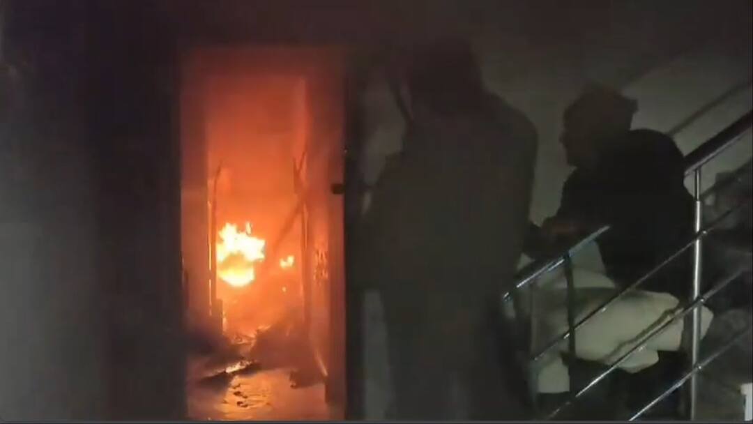 fire in muzaffarpur maternal uncle and his niece burnt alive in bihar ann मुजफ्फरपुर में घर में भभकी आग, मामा-भांजी की जिंदा जलने से मौत, सामने आई बड़ी वजह