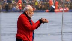 पंतप्रधान नरेंद्र मोदींचे प्रयागराज महाकुंभ मेळ्यात शाहीस्नान