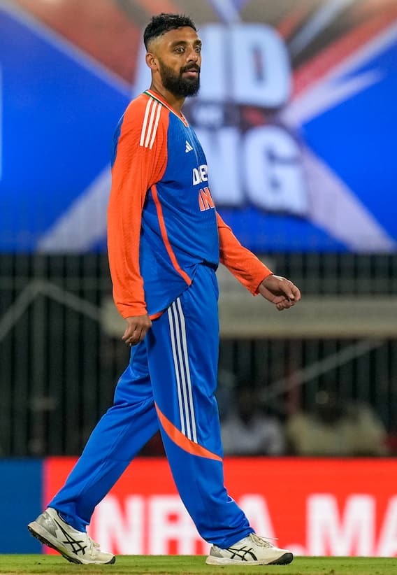 বল হাতে ইংল্যান্ডকে নাকানিচোবানি খাইয়েছেন, KKR তারকার জীবনে নতুন উপহার?