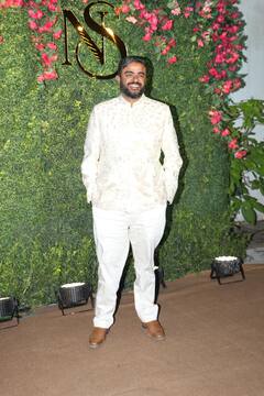 Siddharth Chopra Poses With Family & Friends At His Mehendi Ceremony, See Pics