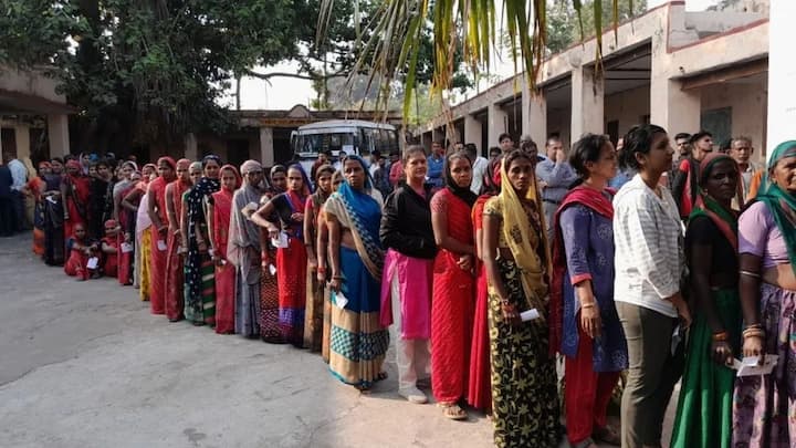 बता दें हाल ही में कई अपात्र महिलाओं को नाम भी योजना की लाभार्थी सूची से काट दिए गए हैं. अगर आपका नाम भी योजना की लाभार्थी सूची से काट दिया गया है. तो फिर आपको भी अगली किसके पैसे नहीं मिल पाएंगे.