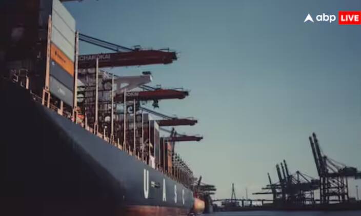 ਇਸ ਤੋਂ ਇਲਾਵਾ, ਜਹਾਜ਼ ਦੀ ਗਤੀ ਘਟਾਉਣ ਦਾ ਇੱਕ ਪ੍ਰਭਾਵਸ਼ਾਲੀ ਤਰੀਕਾ ਹੈ ਇਸ ਨੂੰ ਰਿਵਰਸ ਗੇਅਰ ਵਿੱਚ ਪਾਇਆ ਜਾਂਦਾ ਹੈ। ਜਿਸ ਕਾਰਨ ਚੱਲਦਾ ਜਹਾਜ਼ ਪਿੱਛੇ ਵੱਲ ਜਾਣ ਦੀ ਕੋਸ਼ਿਸ਼ ਕਰਦਾ ਹੈ ਅਤੇ ਇਸਦੀ ਗਤੀ ਹੌਲੀ ਹੋ ਜਾਂਦੀ ਹੈ।