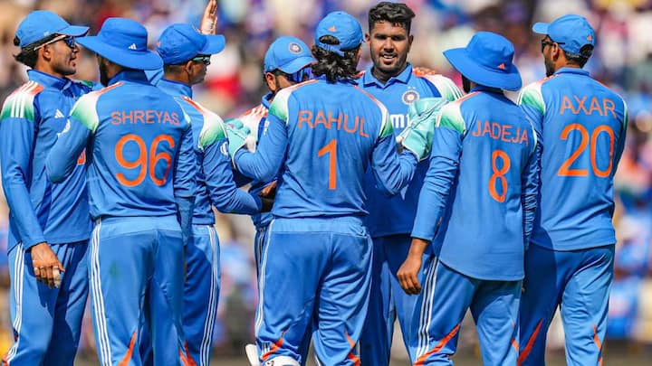 हर्षित राणा ने डेब्यू टी20 मैच इंग्लैंड के खिलाफ पुणे में खेला था. उन्होंने इस मैच में 33 रन देकर 3 विकेट झटके थे.