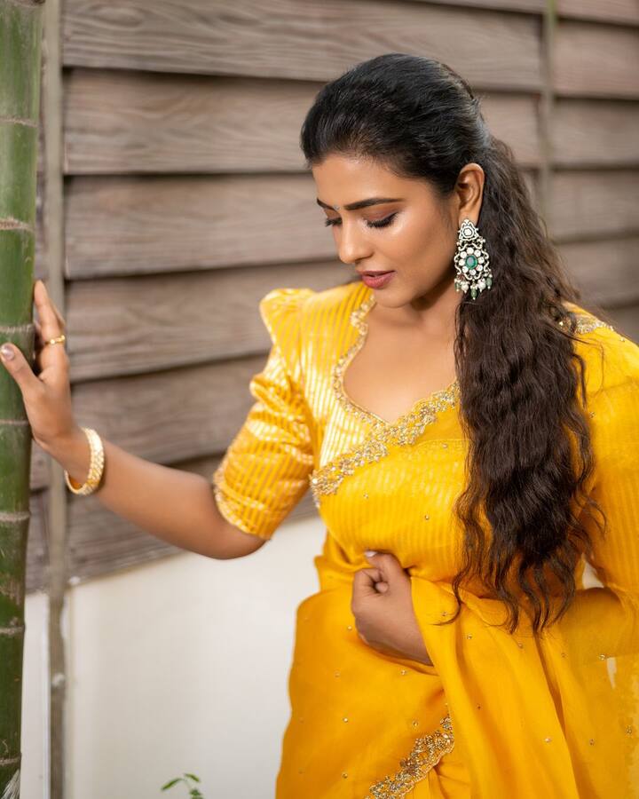 సీనియర్ హీరో పక్కన భార్యగా చూడముచ్చటగా సరిపోయింది ఐశ్వర్యా రాజేష్..ఆ నిర్ణయం వల్ల ఎంత సంతోషంగా ఉందో చెబుతూనే ఉంది