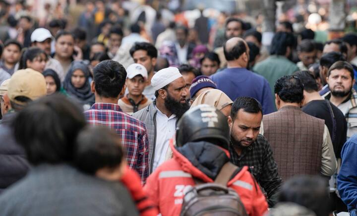 करावलनगर सीट से 'आप' के मनोज त्यागी, बीजेपी से कपिल मिश्रा और कांग्रेस से पीके मिश्रा चुनाव मैदान में हैं. कपिल मिश्रा पहले आम आदमी पार्टी में भी रह चुके हैं. इस सीट पर इस बार 64.44 फीसदी वोटिंग हुई. 2020 में इस सीट पर 67.51 फीसदी मतदान दर्ज किया गया था.(फाइल फोटो)