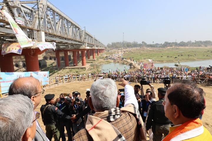 बड़हिया के बीएमएन कॉलेज घाट से मराची तक ग्रामीण सड़क का चौड़ीकरण किया जाएगा. लखीसराय जिले के तीन प्रखंड क्रमशः बड़हिया, सूर्यगढ़ा एवं लखीसराय में नए प्रखंड-सह अंचल कार्यालय भवन तथा तीन प्रखंडों पिपरिया, रामगढ़ चौक एवं चानन में प्रखंड कार्यालय-सह-अंचल भवन सहित आवासीय परिसर का निर्माण कराया जाएगा.