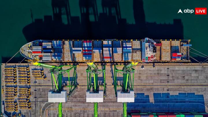 अब सवाल ये है कि जब समुद्र में शिप चलती है, तो आखिर उसे कैसे रोका जाता है. क्योंकि शिप में ब्रेक नहीं होता है. लेकिन किसी भी बंदरगाह या किनारे पर पहुंचने पर उसे रोकना पड़ता ही है.