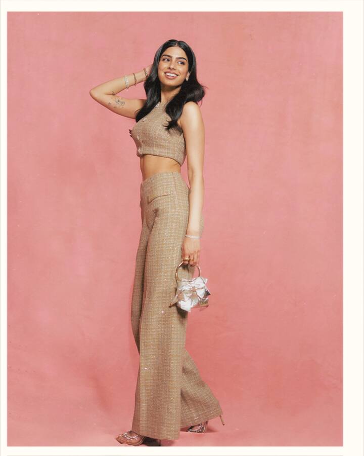 खुशी कपूर ही दिवंगत अभिनेत्री श्रीदेवी आणि निर्माता बोनी कपूर यांची मुलगी आहे.