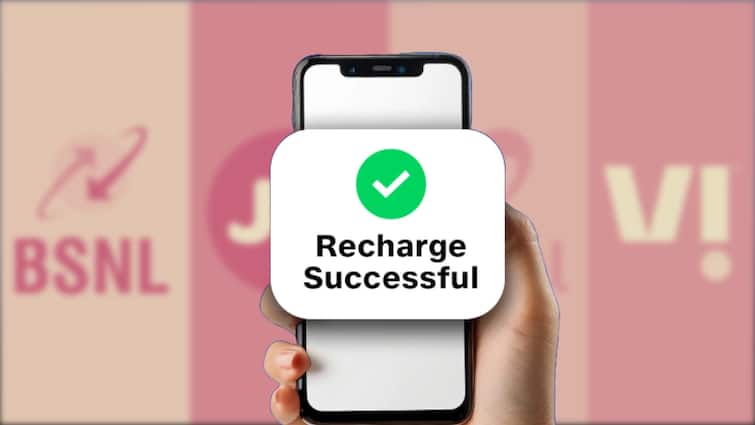 is govt offering free mobile recharge to users here is truth behind viral claim on social media क्या लोगों को फ्री मोबाइल रिचार्ज दे रही है सरकार? सोशल मीडिया पर वायरल है दावा, जानें सच्चाई