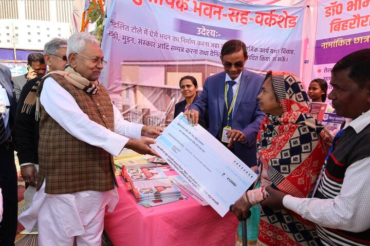 लखीसराय की सीमा पर अवस्थित पचना से नालंदा जिला के सरमेरा तक ग्रीन फील्ड सड़क का निर्माण कराया जाएगा. सतसंडा पहाड़ पर पर्यटक सुविधाओं का निर्माण एवं विकास किया जाएगा.