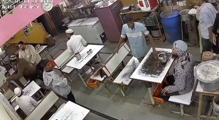 आरोपी आणि जखमी हे एकाच गल्लीत राहतात. काही दिवसांपूर्वी आरोपीने आपल्या घरासमोर रस्त्यावर नालीतील घाण टाकली होती.