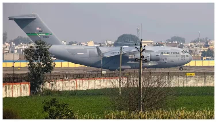 'અમે કેટલીય લાશો જોઇ, 40-45 કીમી પગપાળા ચાલ્યા ને...', અમેરિકાથી ડિપૉર્ટ કરાયેલા ભારતીયોએ બતાવ્યું કઇ રીતે પહોંચ્યા હતા US US Deportation News india illegal immigrants indians deported from america expressed their pain 'અમે કેટલીય લાશો જોઇ, 40-45 કીમી પગપાળા ચાલ્યા ને...', અમેરિકાથી ડિપૉર્ટ કરાયેલા ભારતીયોએ બતાવ્યું કઇ રીતે પહોંચ્યા હતા US