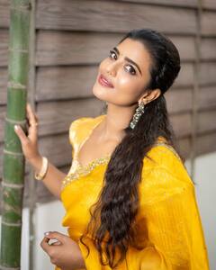 Aishwarya Rajesh: ఎల్లో శారీలో ఐశ్వర్య..చూసే కనులదే 'భాగ్యం'!