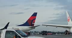 Video: અમેરિકામાં બે વિમાનોની જોરદાર ટક્કર, એરપોર્ટ પર સામસામે ટકરાતા 327 યાત્રીઓના જીવ મુકાયા જોખમમાં