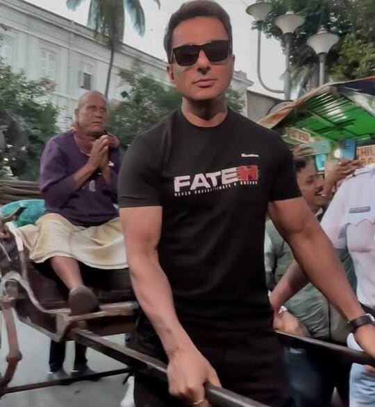 ਦੱਸ ਦੇਈਏ ਕਿ ਕੋਰੋਨਾ ਦੌਰ ਦੌਰਾਨ ਸੋਨੂੰ ਸੂਦ ਮਸੀਹ ਬਣ ਕੇ ਅੱਗੇ ਆਏ ਸਨ। ਅਭਿਨੇਤਾ ਨੇ ਆਕਸੀਜਨ ਨਾਲ ਸੰਘਰਸ਼ ਕਰ ਰਹੇ ਬਹੁਤ ਸਾਰੇ ਲੋਕਾਂ ਦੀ ਮਦਦ ਕੀਤੀ। ਸੋਨੂੰ ਅਜੇ ਵੀ ਮੁਫਤ ਆਕਸੀਜਨ ਪ੍ਰਦਾਨ ਕਰਨ ਲਈ ਵਚਨਬੱਧ ਹੈ। ਇਸ ਬਾਰੇ ਸੋਨੂੰ ਸੂਦ ਨੇ ਇਹ ਵੀ ਕਿਹਾ ਸੀ ਕਿ ਕੋਰੋਨਾ ਦੀ ਦੂਜੀ ਲਹਿਰ ਕਾਰਨ ਦੇਸ਼ ਭਰ ਵਿੱਚ ਆਕਸੀਜਨ ਦੀ ਕਮੀ ਹੋ ਗਈ ਹੈ।