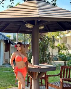 Ankita Dave PHOTO: ઓરેન્જ બિકીનીમાં અંકિતા દવેએ પુલ કિનારે બતાવી કાતિલ અદા, જુઓ તસવીરો