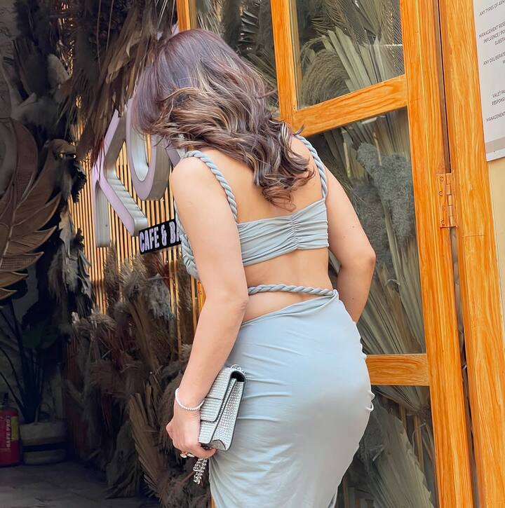 કંગનાએ તાજેતરમાં જ બોલ્ડ લુકમાં તેની તસવીરો શેર કરી છે, જેમાં તેનો કિલર લુક્સ ફેન્સને હેરાન કરી રહ્યો છે.