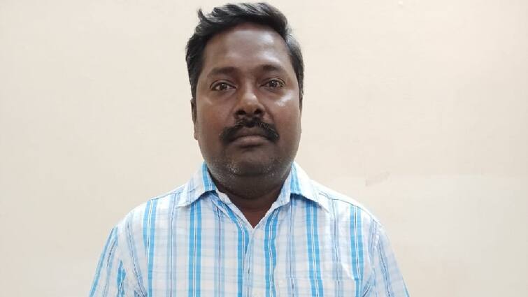 Salem news Physical education teacher arrested for harassing a plus-1 student in omalur tnn திருச்சியை தொடர்ந்து சேலத்திலும் பள்ளி மாணவியிடம் பாலியல் சீண்டல் -  உடற்கல்வி ஆசிரியர் அதிரடி கைது