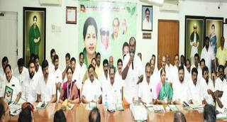 இவர்தான் அடுத்த சி.எம்., அதற்காக தியாகம் செய்யுங்கள் - முன்னாள் அமைச்சர் கொடுக்கும் ஐடியா