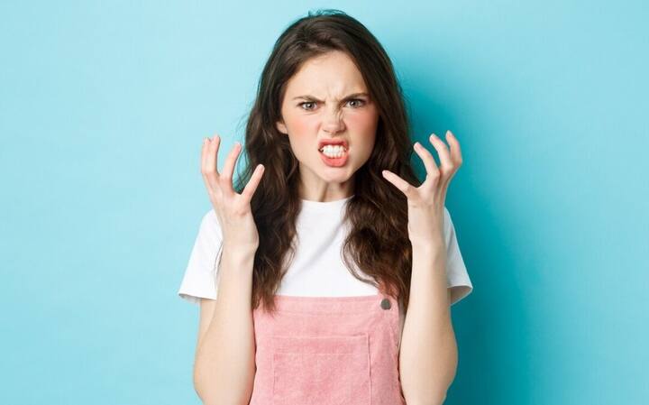 હવે પ્રશ્ન એ છે કે, શું આ ફક્ત એક કહેવત છે કે ગુસ્સામાં વ્યક્તિ લાલ થઈ જાય છે? અથવા આમાં કોઈ વૈજ્ઞાનિક સત્ય છે? આજે અમે તમને તેના વિશે જણાવીશું.