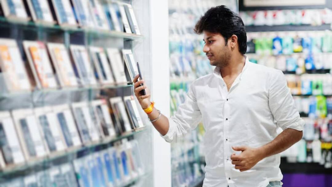 अब धड़ाधड़ बिकेंगे इलेक्ट्रॉनिक गैजेट्स व स्मार्टफोन! RBI ने 5 सालों में पहली बार घटाया रेपो रेट RBI reduced the repo rate for the first time in 5 years may boost demand of smartphones and electronic goods अब धड़ाधड़ बिकेंगे इलेक्ट्रॉनिक गैजेट्स व स्मार्टफोन! RBI ने 5 सालों में पहली बार घटाया रेपो रेट