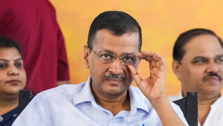 महिलाओं को 2100 महीना, बुजुर्गों को फ्री इलाज, मुफ्त शिक्षा, मुफ्त बिजली सब फेल, केजरीवाल के लुभावने वादे भी वोट दिलाते क्यों नजर नहीं आ रहे