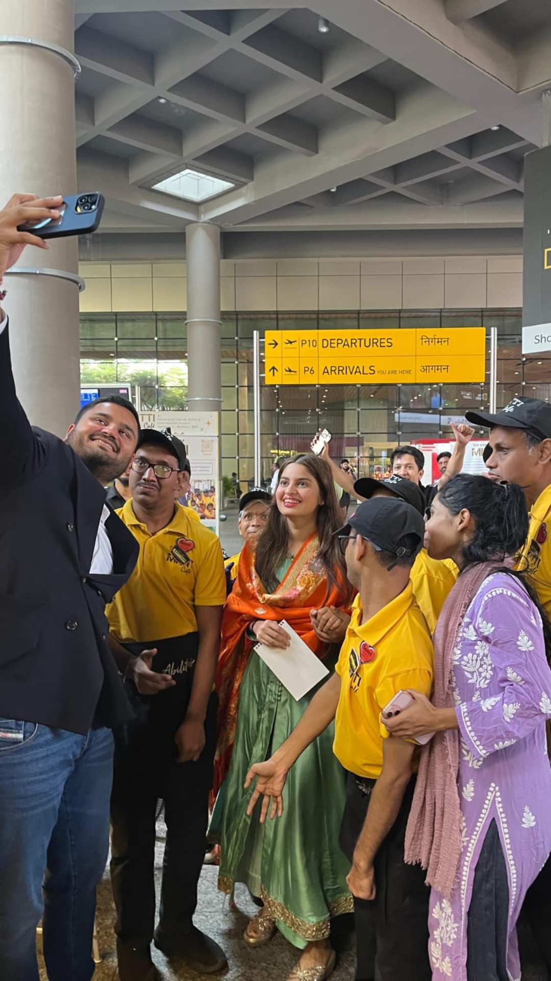 चलिए आज हम आपको बताते हैं कि दिवा शाह के पापा के पास कितना पैसा है