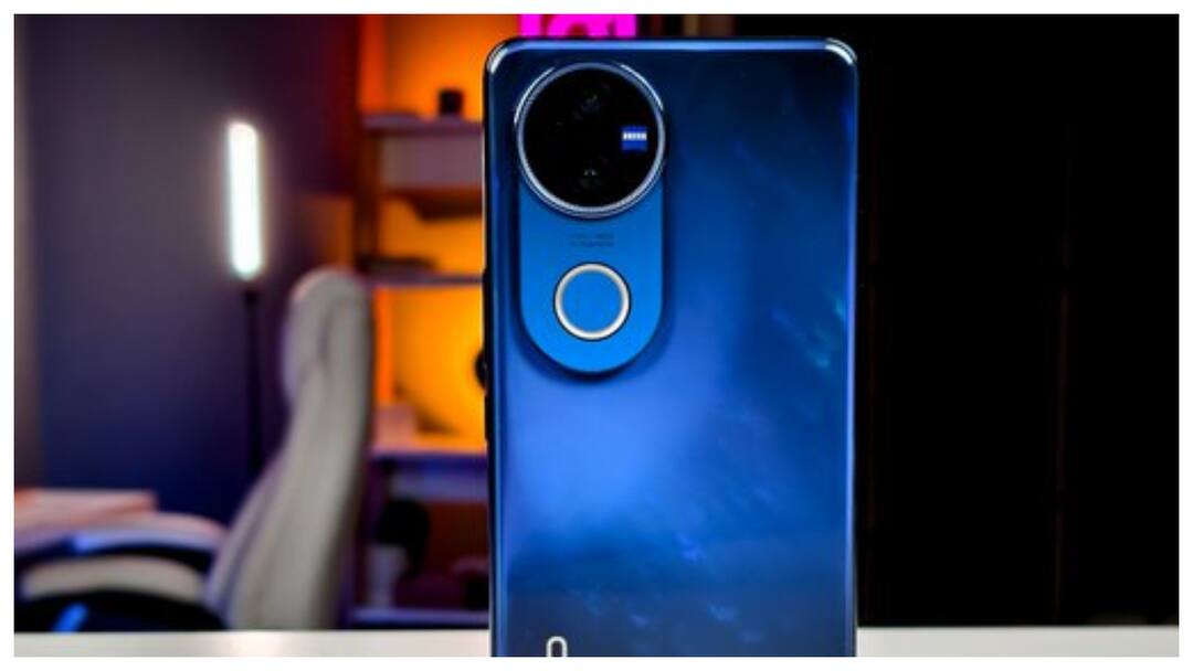 Vivo V50: లేటెస్ట్ ఫోటోగ్రఫీ ఫీచర్స్తో వచ్చేస్తున్న Vivo V50- ఫిబ్రవరి 17న లాంచ్ vivo v50 5g to be launch in india on 17 february 2025 know specifications of smart phone Vivo V50: లేటెస్ట్ ఫోటోగ్రఫీ ఫీచర్స్తో వచ్చేస్తున్న Vivo V50- ఫిబ్రవరి 17న లాంచ్