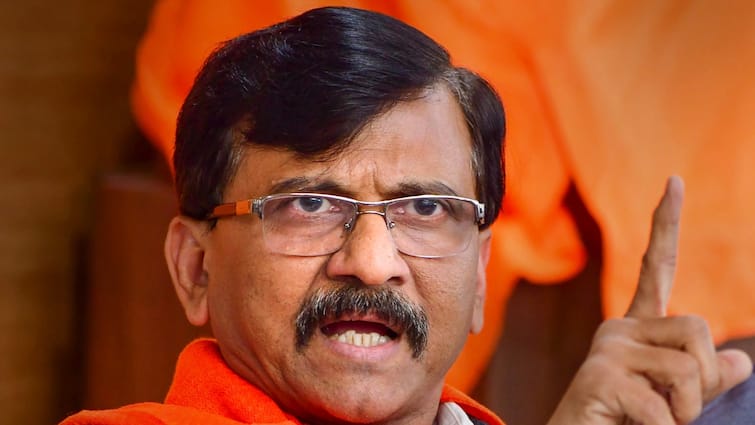 Sanjay Raut Reaction On uddhav thackeray Shiv Sena UBT MPs Speculation of Joining Shiv Sena Eknath Shinde Operation bakri 'ऑपरेशन बकरी है', उद्धव ठाकरे की पार्टी के सांसदों के टूट को लेकर संजय राउत का एकनाथ शिंदे पर निशाना