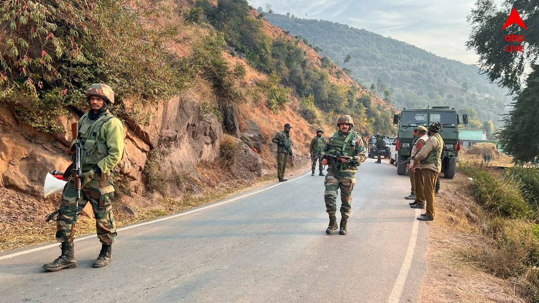 Indian Army foils PakistanS infiltration bid seven died among them Pakistan Army Captain says source Indian Army Foils Infiltration Bid : জঙ্গিদের সাহায্য নিয়ে পোস্টে হামলার চেষ্টা, ভারতীয় সেনার গুলিতে খতম পাকিস্তানের ক্যাপ্টেন-সহ ৭ অনুপ্রবেশকারী