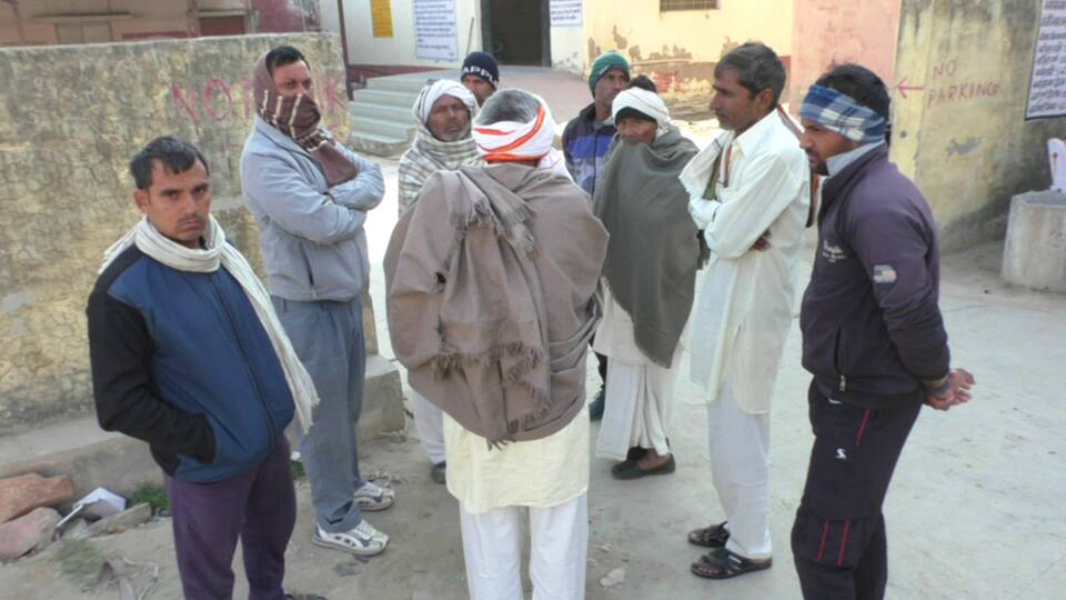 Deeg Firing: मंदिर की जमीन का विवाद खूनी संघर्ष में बदला, गोलीबारी में एक की मौत, दो घायल