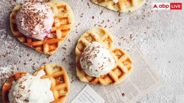 मिल्क चॉकलेट:जबकि मिल्क चॉकलेट में डार्क चॉकलेट की तुलना में एंटीऑक्सिडेंट्स कम होते हैं, इसका स्वाद अधिकांश लोगों को पसंद आता है. मिल्क चॉकलेट आपके पार्टनर को खुश कर सकती है और आपके बीच की मिठास बढ़ा सकती है.