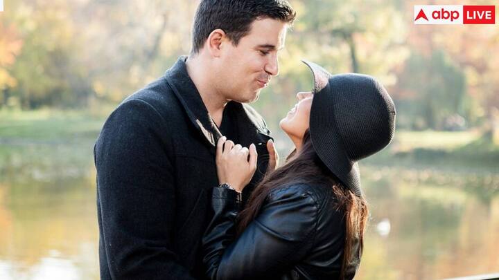 रोमांटिक रिश्तों में रहने वाले जोड़ों के लिए वैलेंटाइन वीक के दौरान प्रपोज़ डे का विशेष महत्व होता है. जो दिल से प्रपोज़ करके अपने प्यार को आधिकारिक बनाने का सही अवसर प्रदान करता है. यह एक महत्वपूर्ण मील का पत्थर है, जो दो व्यक्तियों के बीच प्रतिबद्धता और गहरे स्नेह का प्रतीक है.