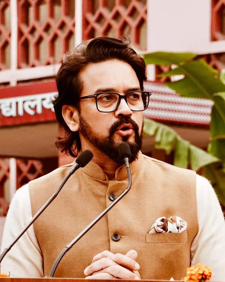 पूर्व केंद्रीय मंत्री अनुराग ठाकुर भी शनिवार को महाकुंभ में रहेंगे.