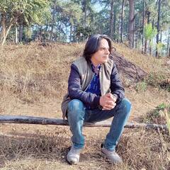 Guess Who: स्टारडम में शाहरुख-सलमान को टक्कर देता था ये एक्टर, 11 दिन में साइन की थी 47 फिल्में, जानिए अब कहां है?