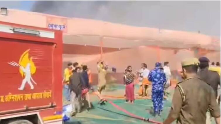 Another Fire Breaks Out In Maha Kumbh Near Pontoon Bridge, Hariharanand Camp Gutted: Video கும்பமேளாவில் மீண்டும் பயங்கர தீ விபத்து. நாசமான முகாம்கள்! யாருக்கு என்னாச்சு? -வீடியோ