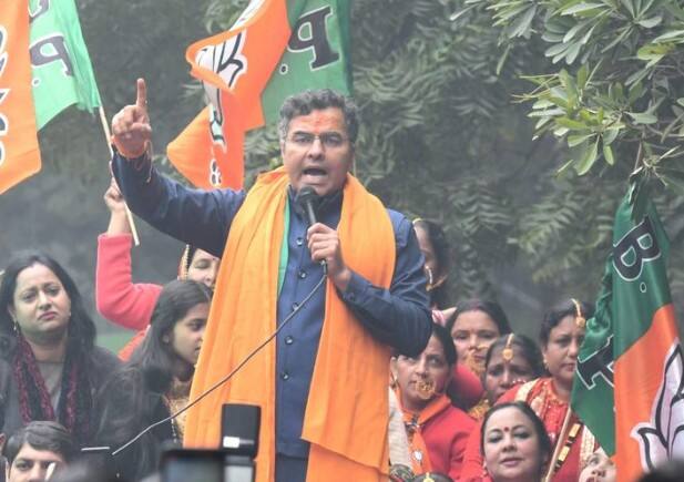 ચૂંટણી એફિડેવિટ અનુસાર, પ્રવેશ વર્મા પાસે કુલ 95 કરોડ રૂપિયાની સંપત્તિ છે. તેમની કુલ જંગમ સંપત્તિ 77 કરોડ 89 લાખ રૂપિયા છે. જ્યારે તેમની પત્ની પાસે 17 કરોડ 53 લાખ રૂપિયાની જંગમ સંપત્તિ છે. પ્રવેશ વર્મા પાસે 11 કરોડ 25 લાખ રૂપિયાની સ્થાવર મિલકત પણ છે. તેમની પત્નીના નામે 6 કરોડ 91 લાખ રૂપિયાની સ્થાવર મિલકત છે.