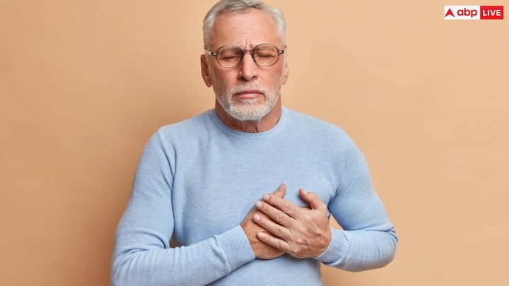 Excessive sweating, especially cold sweat can be symptoms of heart attack. Even if you haven't emphasized yourself too much, your body may sweat too much. These symptoms can also occur with other symptoms such as chest discomfort or nausea.