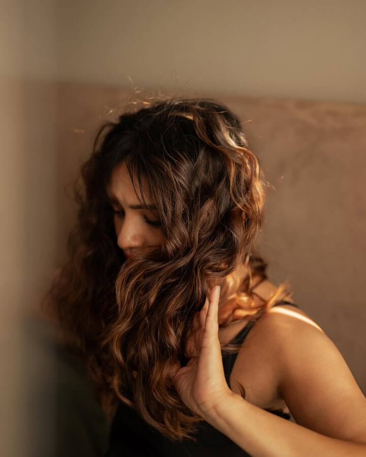 விமான பணிப்பெண்ணாக கரியரை ஆரம்பித்த வாணி போஜன், ஆரம்பத்தில் மேனேஜர் போஸ்டிங்கிற்கு முயற்சி செய்தவர். ஆனால், அவர் டிகிரியை முழுமையாக முடிக்காத நிலையில் அவருக்கு மேனேஜர் பொறுப்பு கொடுக்கப்படவில்லை.