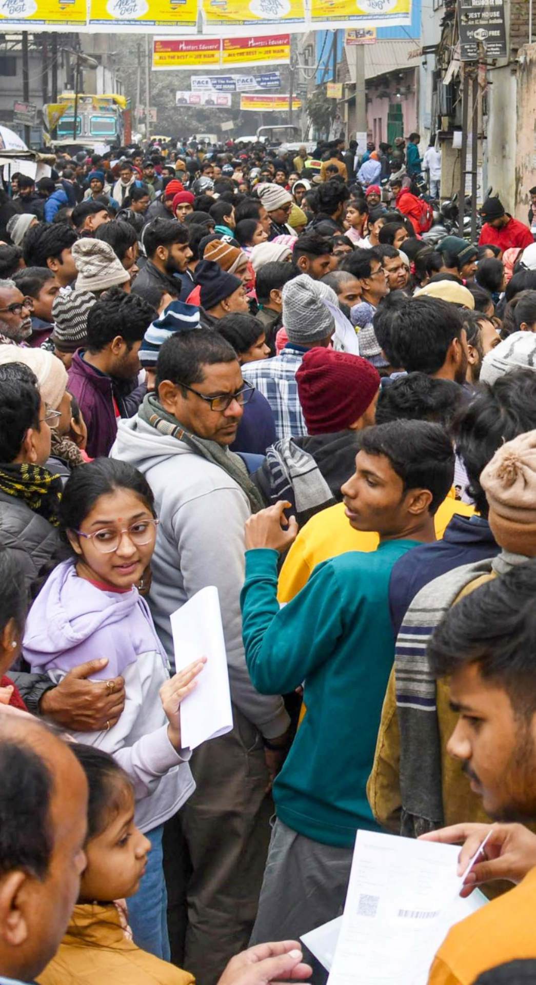 हालांकि यूपीएससी लाखों बच्चों में से कुछ ही परीक्षा में सफल हो पाते हैं
