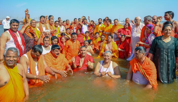 दोनों राज्यों के सीएम ने महाकुंभ में उत्तर प्रदेश सरकार की तैयारियों और वहां की व्यवस्था पर खुशी और संतोष जाहिर की है.