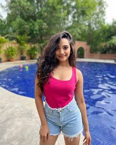 Saanve Megghana : குடும்பஸ்த்தன் பட நடிகை சான்வே மேகனாவின் லேட்டஸ்ட் க்ளிக்ஸ்