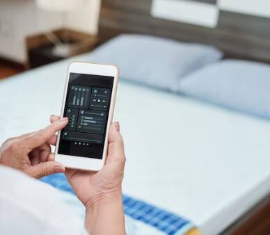 ਇਹ ਕੈਮਰੇ ਛੱਤ 'ਤੇ ਲੱਗੇ ਹੁੰਦੇ ਹਨ ਅਤੇ ਪੂਰੇ ਰੂਮ ਦੀ ਨਿਗਰਾਨੀ ਕਰ ਸਕਦੇ ਹਨ।ਅਲਾਰਮ ਕਲਾਕ ਅਤੇ ਬਲੂਟੂਥ ਸਪੀਕਰ ਵਿੱਚ ਵੀ ਛੋਟੇ ਕੈਮਰੇ ਲੁਕਾਏ ਜਾ ਸਕਦੇ ਹਨ।