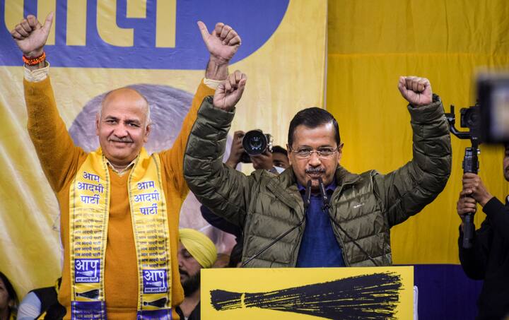 दिल्ली विधानसभा चुनाव 2025 में उन सभी सीटों पर सबकी नजरें टिकी हुईं हैं, जहां पर आम आदमी पार्टी ने मुस्लिम नेताओं को चुनावी मैदान में उतारा हुआ है. आइए जानते हैं कि आम आदमी पार्टी के मुस्लिम नेता अपनी-अपनी विधानसभा सीटों पर आगे या पीछे चल रहे हैं.