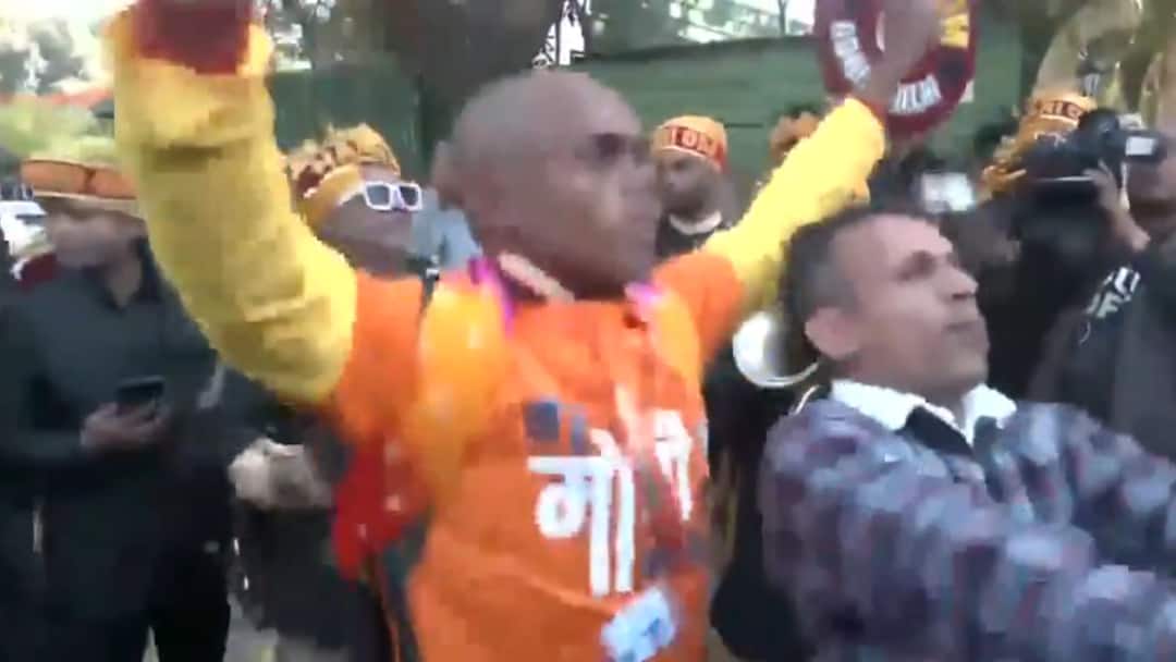 Delhi Assembly Election Results BJP Supporters Dance After Early Early Trends Delhi Assembly Polls: Celebrations Begin In National Capital, BJP Supporters Dance After Early Trends — WATCH