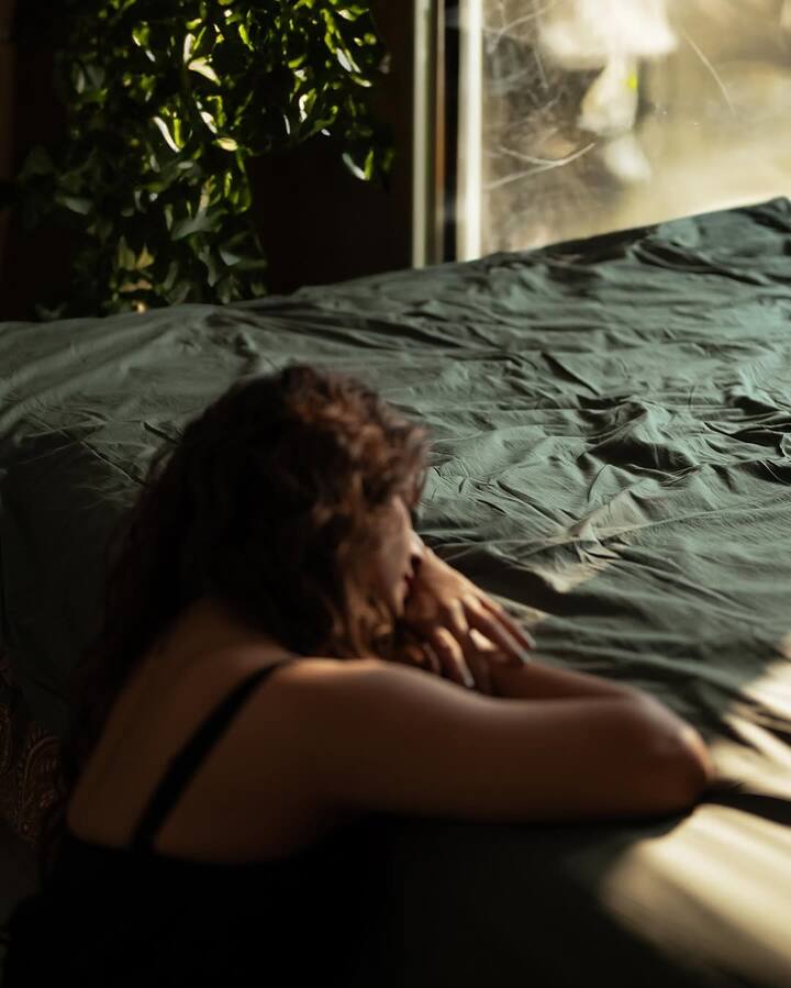 ஆனால் இவர் நடித்த படங்கள் வந்த தடமே தெரியாமல் போன நிலையில், ஓ மை கடவுளே, படம் இவரை வெள்ளித்திரை நடிகையாக பார்க்க வைத்தது.