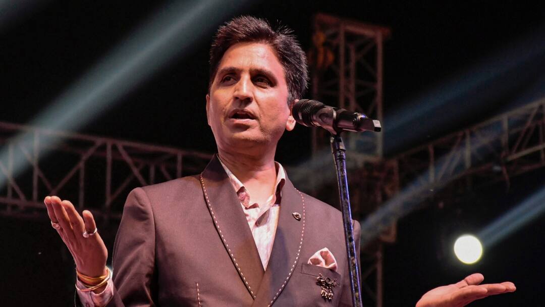 Delhi Election Results: AAPની હાલત ખરાબ થતા જ કુમાર વિશ્વાસ ગદગદ,જૂનો વીડિયો શેર કરીને લખ્યું- 'અહંકાર...' delhi-assembly-election-results-2025-kumar-vishvas-share-old-video-and-taunt-on-aap-aravind-kejirwal-trends Delhi Election Results: AAPની હાલત ખરાબ થતા જ કુમાર વિશ્વાસ ગદગદ,જૂનો વીડિયો શેર કરીને લખ્યું- 'અહંકાર...'