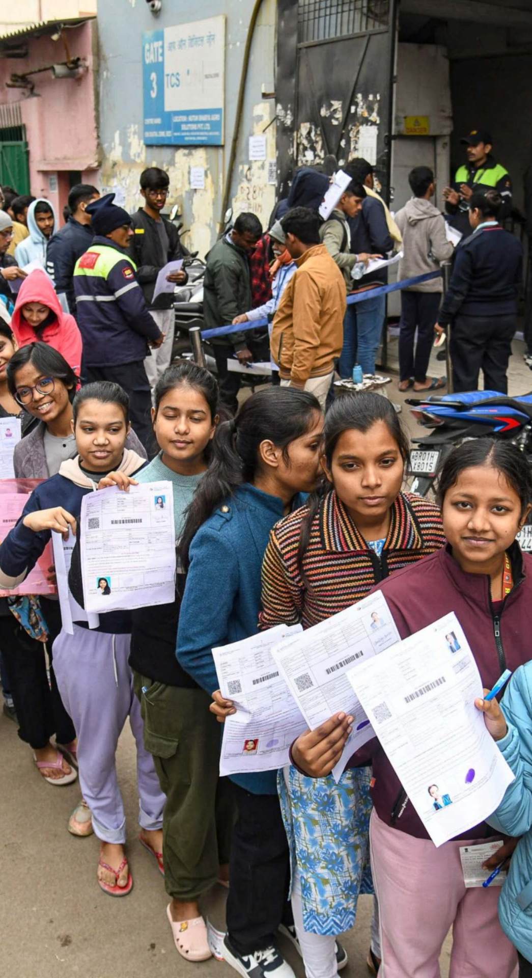 वहीं हर साल लाखों बच्चे यूपीएससी की तैयारी करते हैं