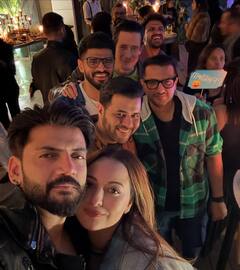 ननद की शादी में सोनाक्षी सिन्हा ने यूं चुराई लाइमलाइट, कभी दुल्हन संग दिए पोज, तो कभी पति जहीर के साथ ली सेल्फी