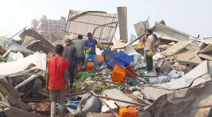 या भागात वारंवार आगीच्या घटना घडल्या आहेत. त्यामुळे येथील ५ हजार अनधिकृत आस्थापनांना महापालिकेच्या ‘क’ आणि ‘फ’ क्षेत्रीय कार्यालयाने नोटीसा बजावल्या आहेत.